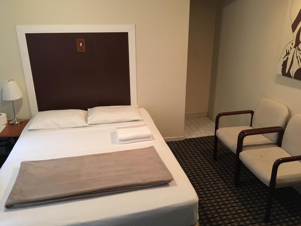 Adas Guesthouse Toronto Room photo
