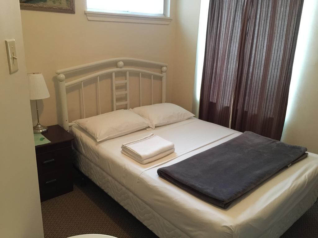 Adas Guesthouse Toronto Room photo
