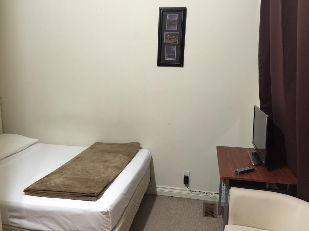 Adas Guesthouse Toronto Room photo